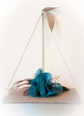 Flower pin, by Rebecca Lambers
